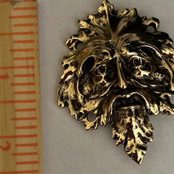 gold greenman cloak clasp - Picture 4 of 5